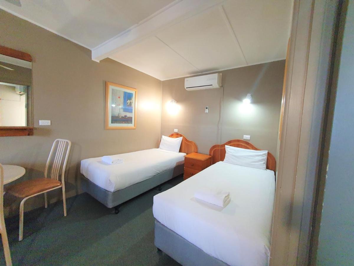 Ardeanal Motel West Wyalong Exterior foto
