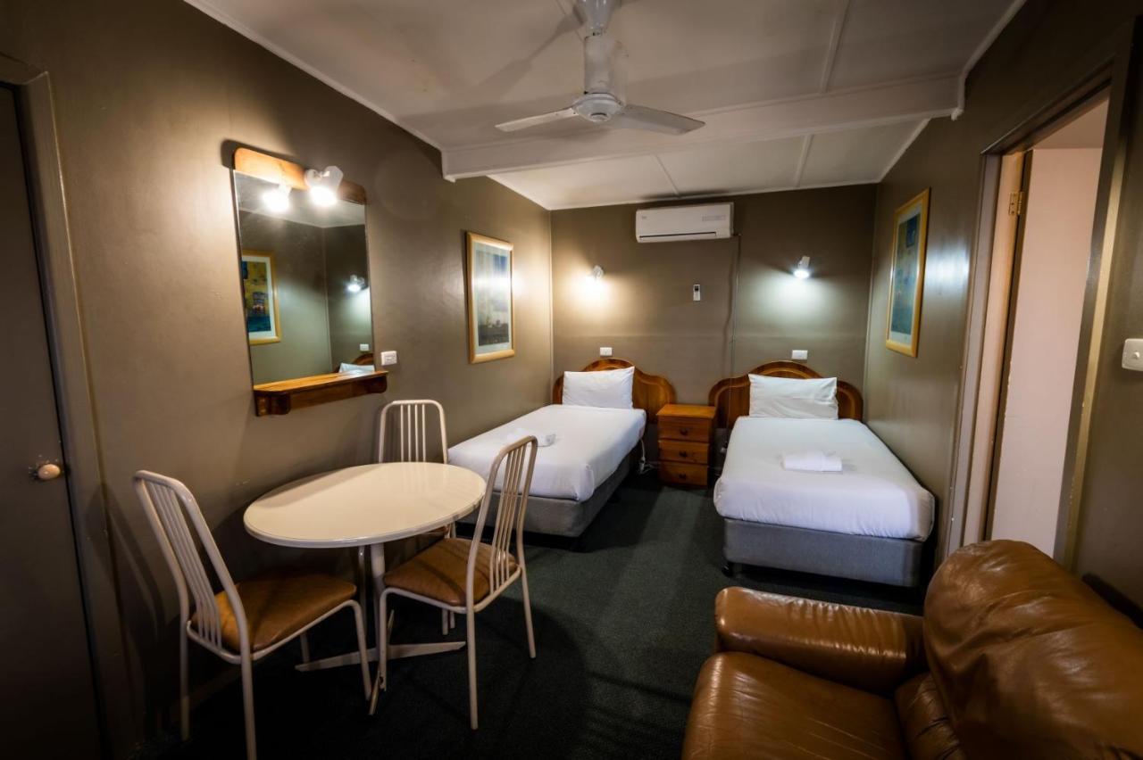 Ardeanal Motel West Wyalong Exterior foto