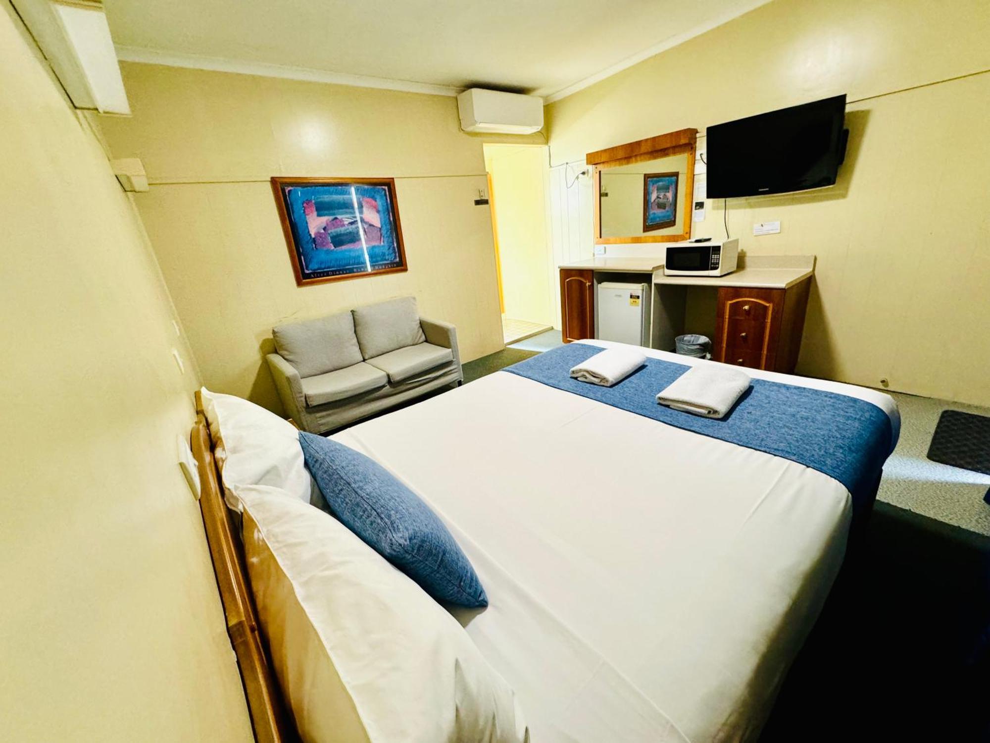 Ardeanal Motel West Wyalong Exterior foto