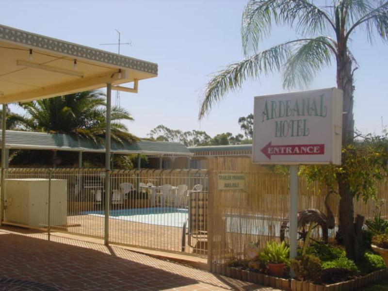 Ardeanal Motel West Wyalong Exterior foto
