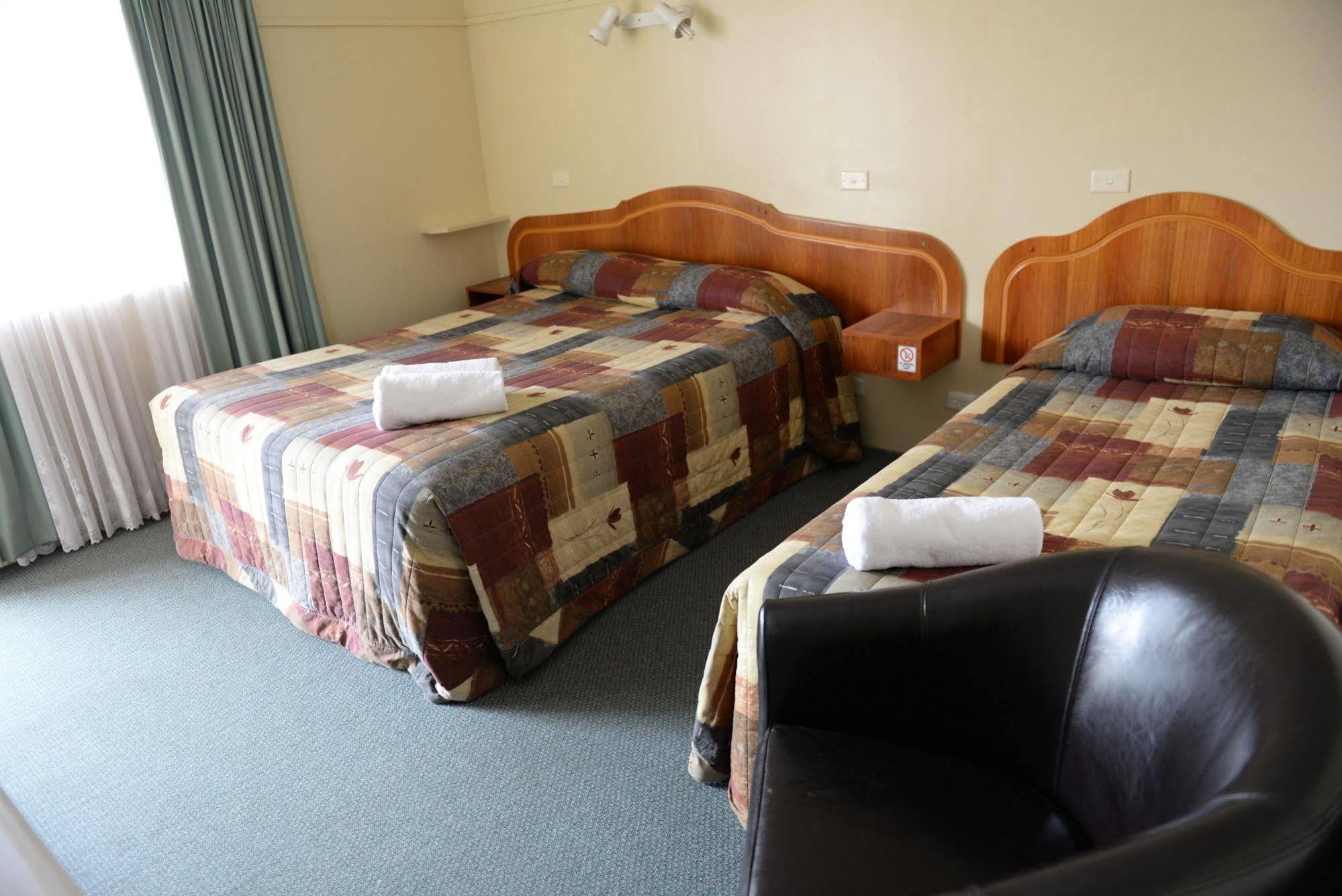 Ardeanal Motel West Wyalong Exterior foto