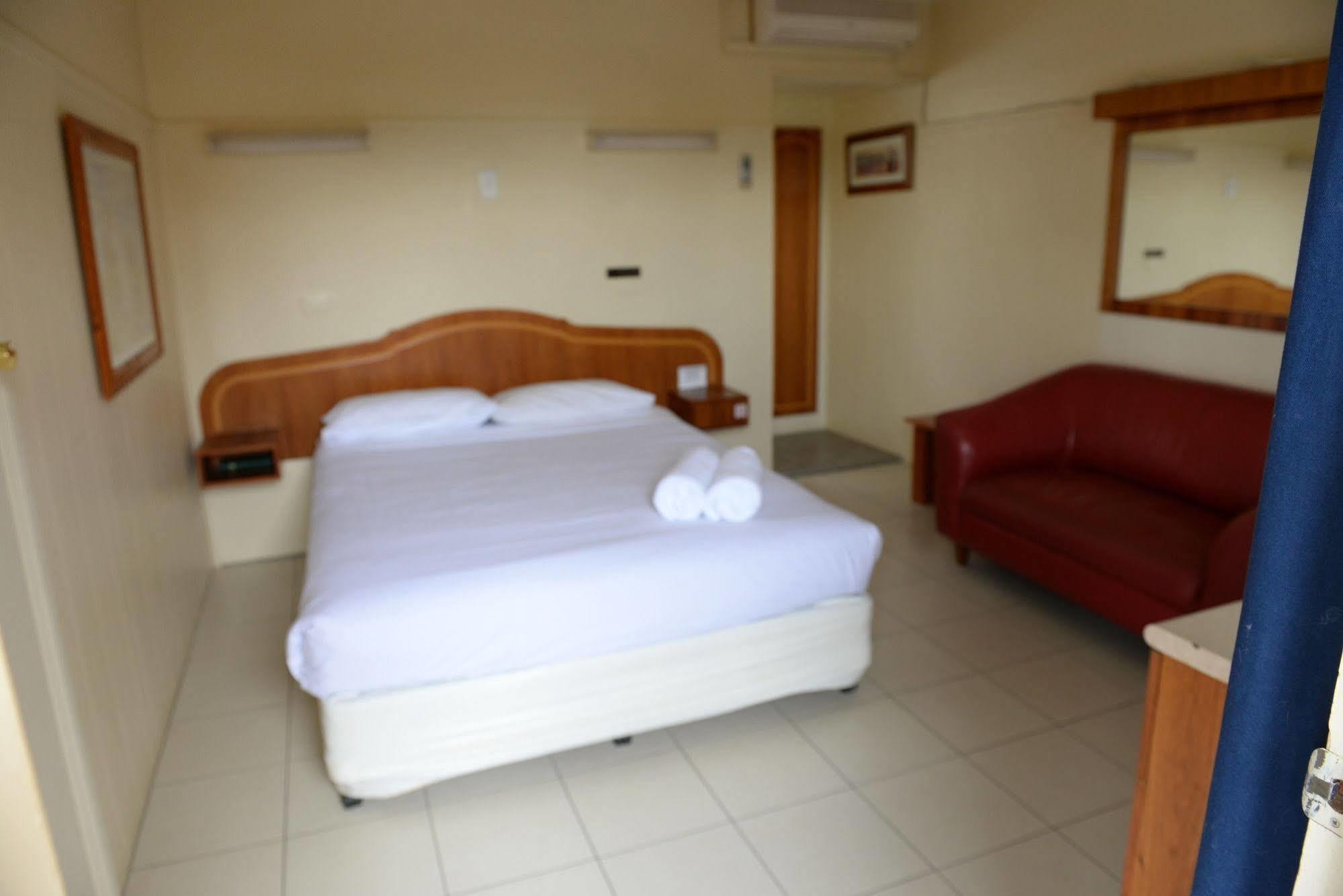 Ardeanal Motel West Wyalong Exterior foto